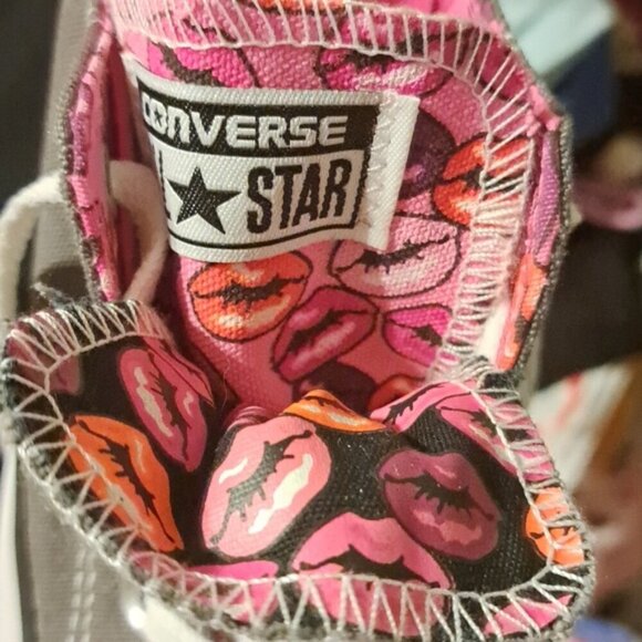 Converse women's size 5 canvas 2 tongue with lip design, VGUC - Picture 9 of 9
